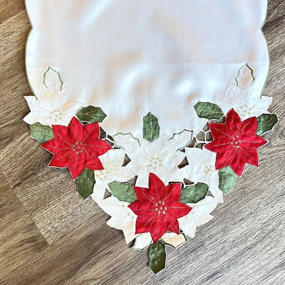 VTG Polysatin Christmas Table Runner Long Red Poinsettas Gold trim 13.5 x 88in - Picture 5 of 12